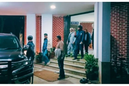 শাকসু নির্বাচন স্থগিত: ১৩ ঘণ্টা অবরুদ্ধ থাকার পর মুক্ত ভিসি–প্রোভিসি